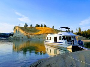 Booking a Houseboat at Lake Roosevelt