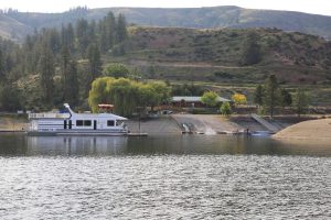 Boating in Lake Roosevelt